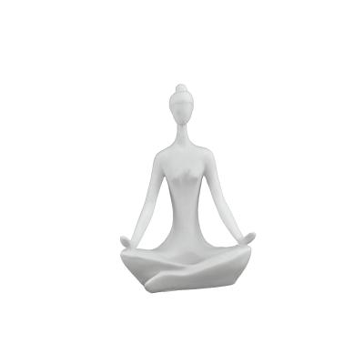 YOGACI KADIN MUMLUK ELLERİ DİZİNDE 19X13 CM